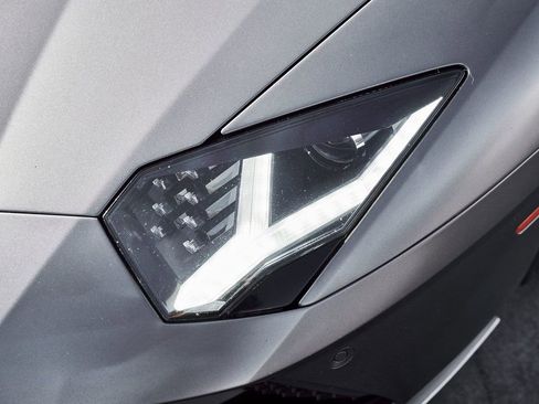 Used 2018 Lamborghini Aventador S AWD/4WD image 15