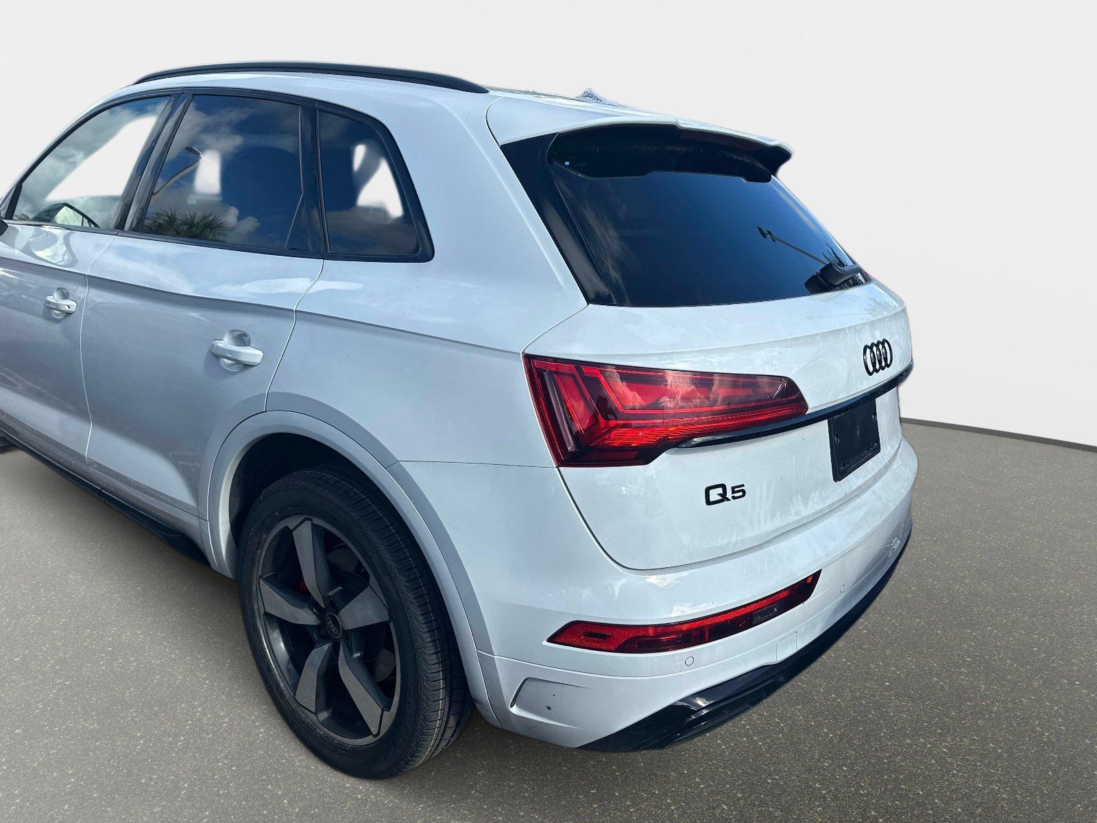 Used 2024 Audi Q5 2.0T Premium Plus w/ Premium Plus Package AWD/4WD image 12