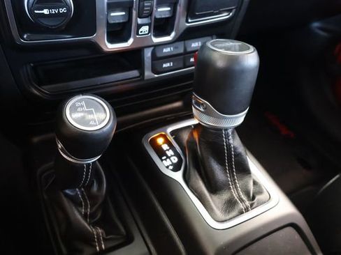 Used 2020 Jeep Gladiator Overland AWD/4WD image 25