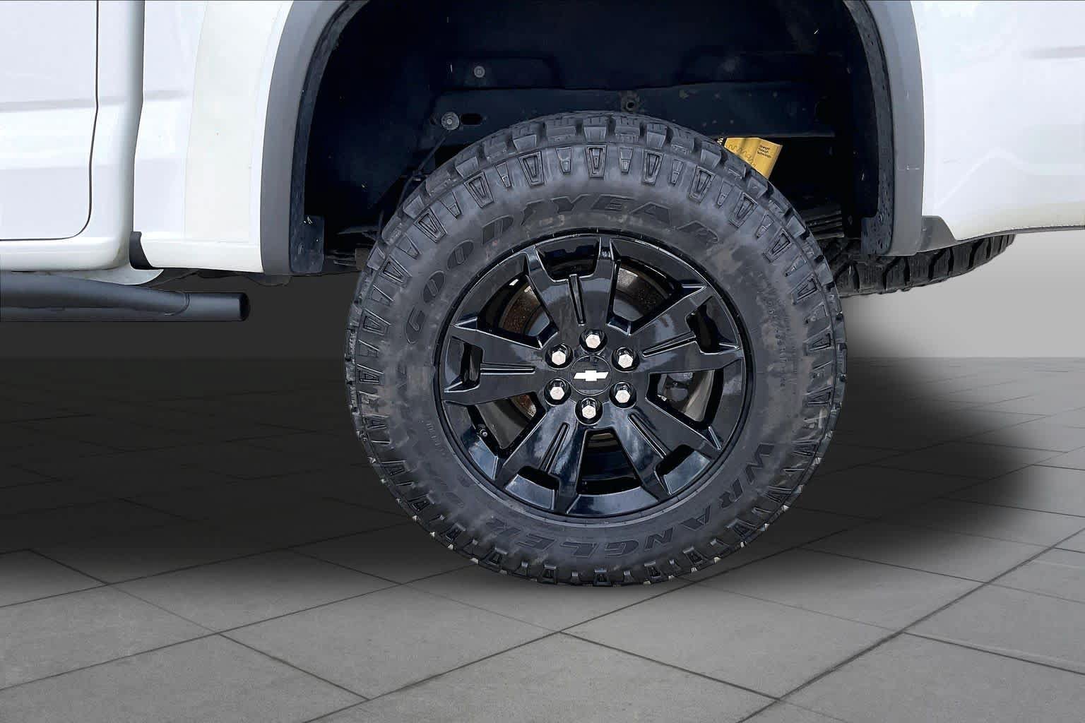 Used 2018 Chevrolet Colorado ZR2 w/ ZR2 Dusk Special Edition AWD/4WD image 11