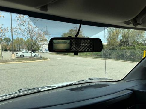 Used 2017 Chevrolet Express 2500 image 21