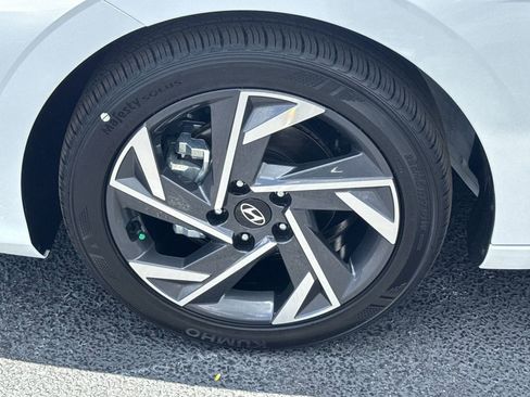 New 2025 Hyundai Elantra Sport image 11