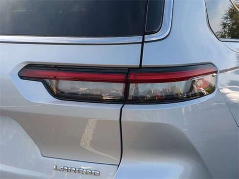 Used 2022 Jeep Grand Cherokee L Laredo w/ Luxury Tech Group I image 10