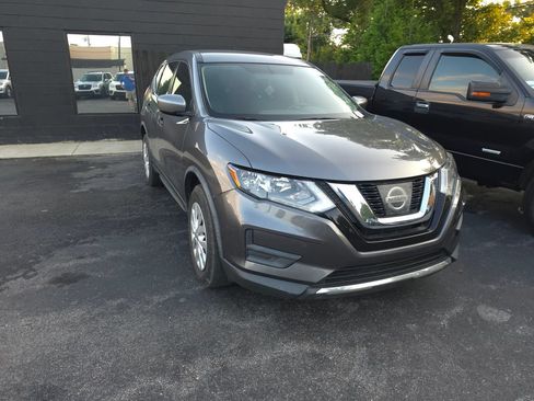 Used 2017 Nissan Rogue S AWD/4WD image 2