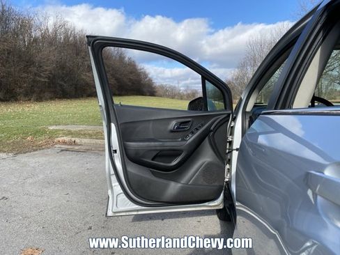 Used 2016 Chevrolet Trax LT w/ LT Convenience Package image 13