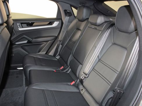 Used 2026 Porsche Cayenne Coupe image 33