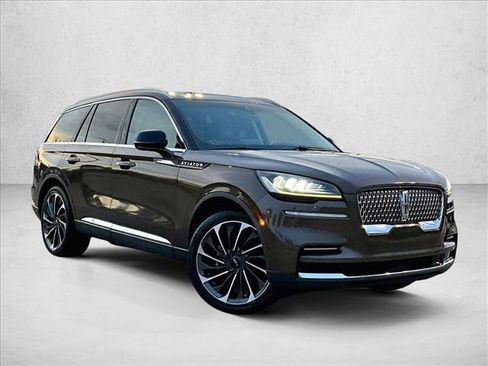 Used 2022 Lincoln Aviator Reserve w/ Equipment Group 201A AWD/4WD image 11