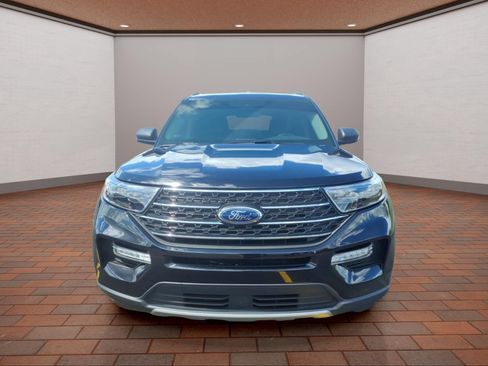 Used 2023 Ford Explorer XLT w/ Equipment Group 202A AWD/4WD image 3
