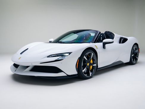 Used 2024 Ferrari SF90 Spider image 7