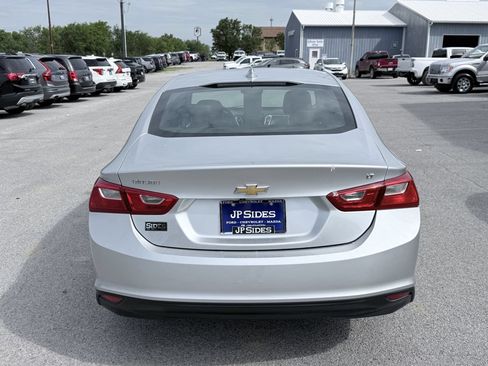 Used 2017 Chevrolet Malibu LT w/ Leather Package FWD image 6