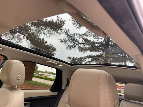 Used 2018 Land Rover Discovery Sport HSE AWD/4WD image 19