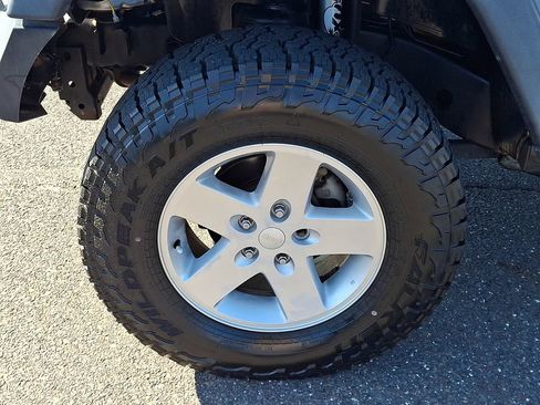 Used 2018 Jeep Wrangler Sport AWD/4WD image 29