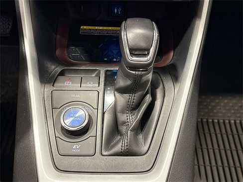 Used 2019 Toyota RAV4 Limited image 16