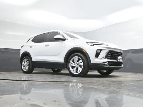 Used 2025 Buick Encore GX Preferred AWD/4WD image 34