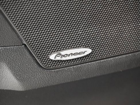 Used 2016 Chevrolet Equinox LTZ w/ Enhanced Convenience Package image 19