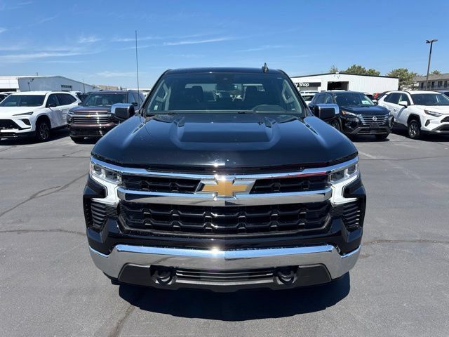 Used 2024 Chevrolet Silverado 1500 LT AWD/4WD image 8