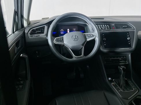 Used 2022 Volkswagen Tiguan SE image 17
