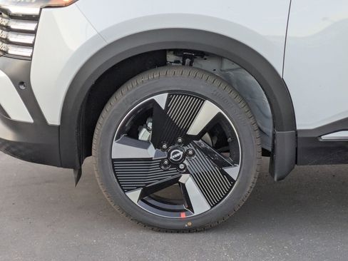 New 2026 Nissan Kicks SR image 9