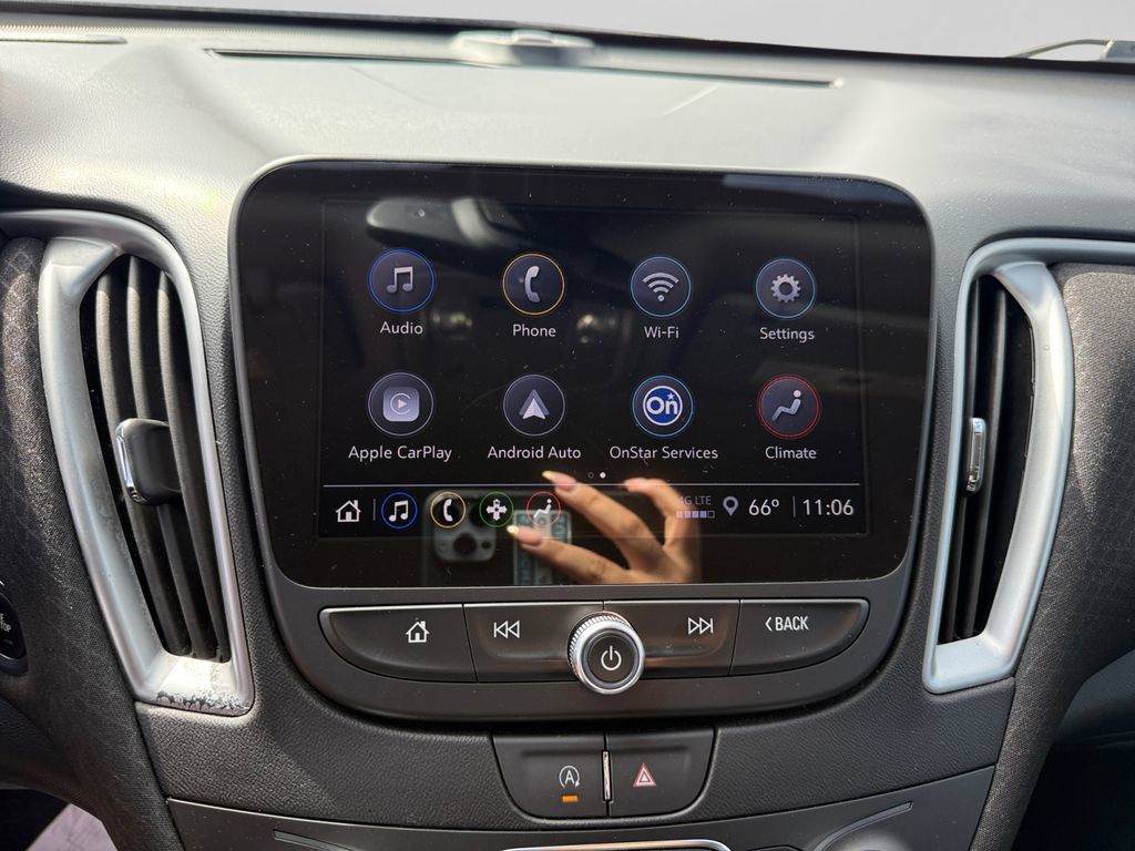 Used 2025 Chevrolet Malibu LT FWD image 24