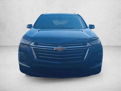 Used 2023 Chevrolet Traverse LT image 2