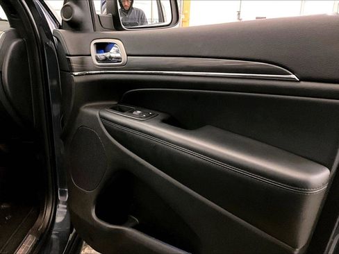 Used 2019 Jeep Grand Cherokee Limited image 23