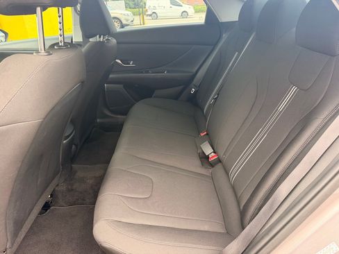Used 2022 Hyundai Elantra SEL FWD image 17
