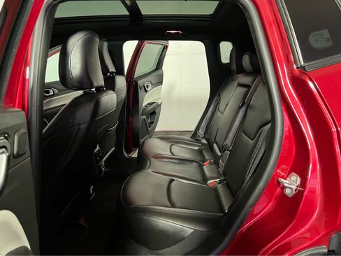 Used 2025 Jeep Compass Limited w/ Sun & Sound Group AWD/4WD image 24
