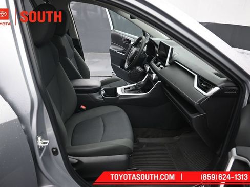 Used 2023 Toyota RAV4 LE AWD/4WD image 29