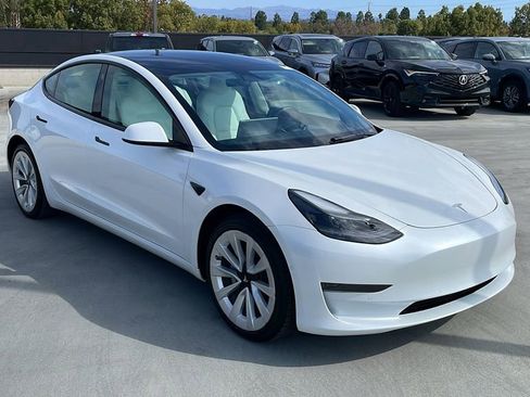 Used 2022 Tesla Model 3 Standard Range image 7