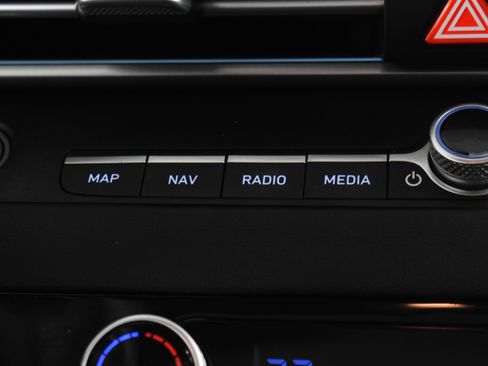 Used 2025 Hyundai Elantra SEL image 29