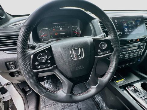 Used 2024 Honda Passport Black Edition image 11