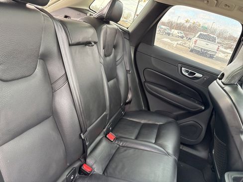 Used 2025 Volvo XC60 B5 Plus image 37