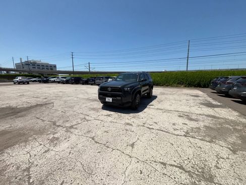 Used 2025 Toyota 4Runner SR5 RWD image 16