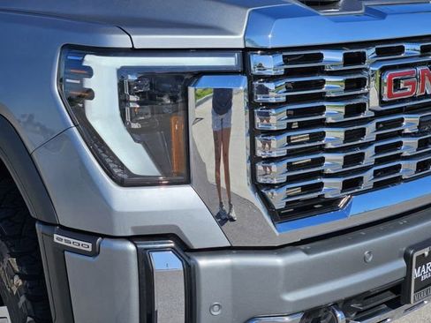 Used 2024 GMC Sierra 2500 Denali w/ Denali Reserve Package AWD/4WD image 8