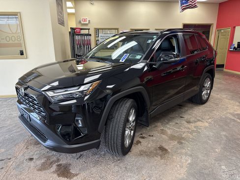 Used 2023 Toyota RAV4 XLE Premium image 3