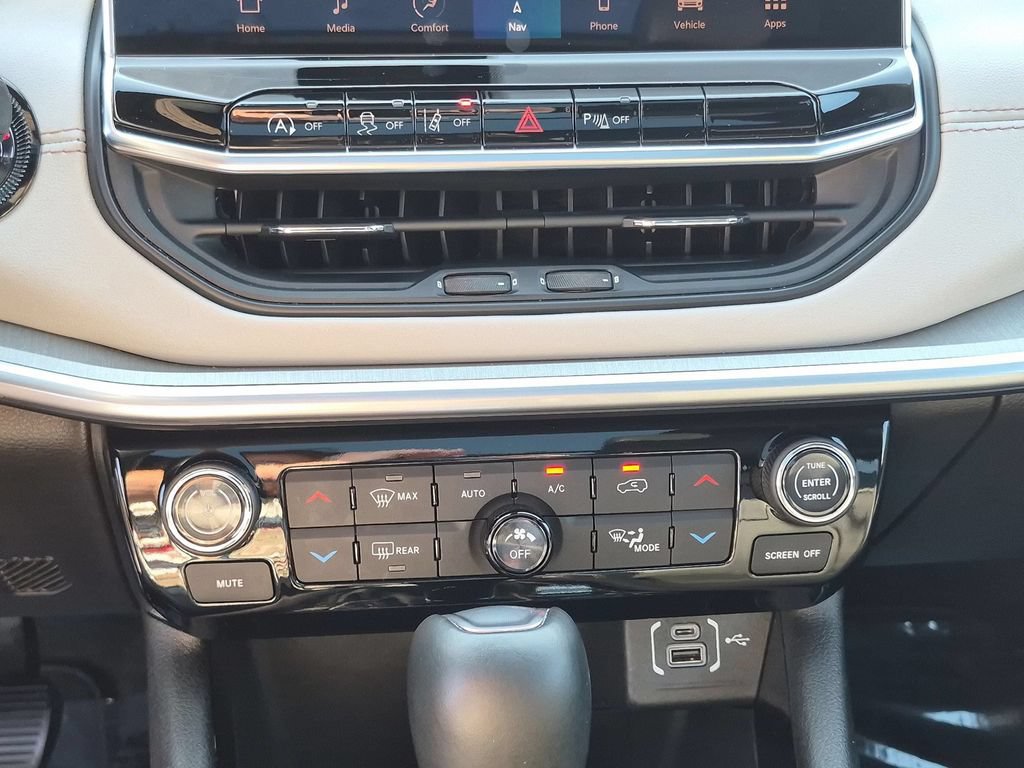 Certified 2025 Jeep Compass Limited w/ Elite Group AWD/4WD image 21