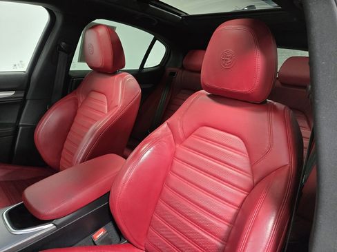 Used 2022 Alfa Romeo Stelvio Veloce image 12