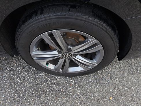 Used 2023 Volkswagen Jetta SE w/ Panoramic Sunroof Package image 30