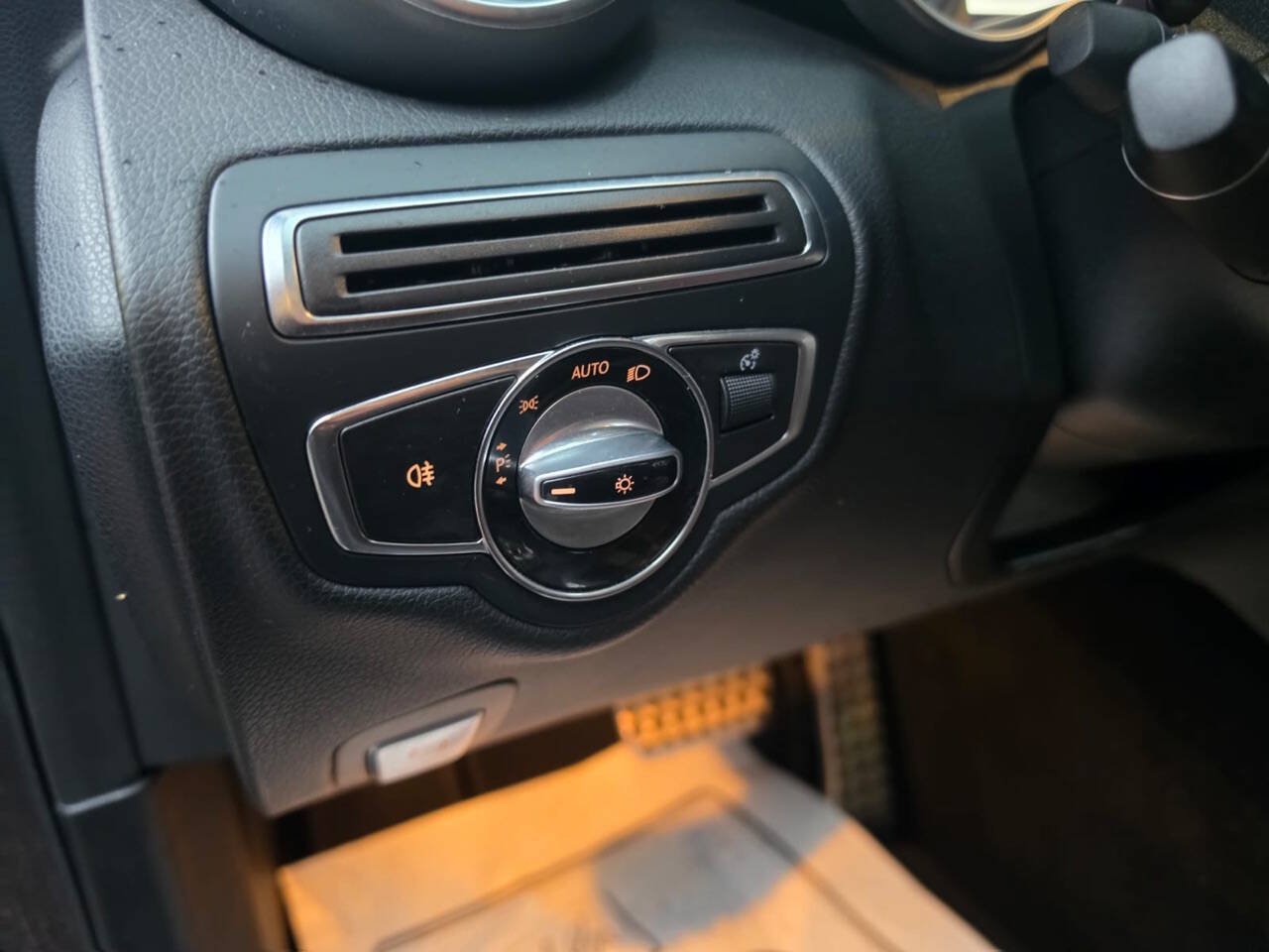 Used 2015 Mercedes-Benz C 300 Sedan image 51