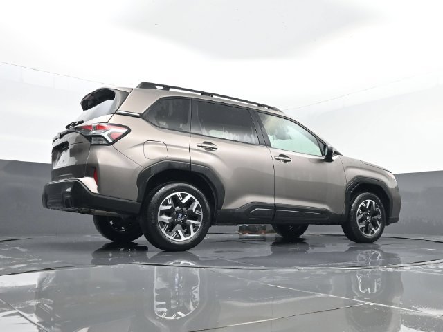 Used 2025 Subaru Forester Premium AWD/4WD image 26