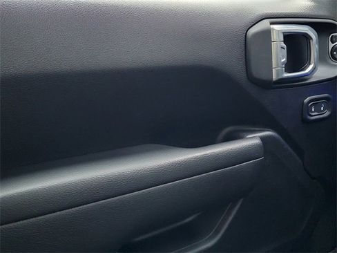 Certified 2024 Jeep Wrangler Unlimited image 36