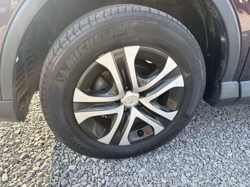 Used 2018 Toyota RAV4 LE FWD image 8