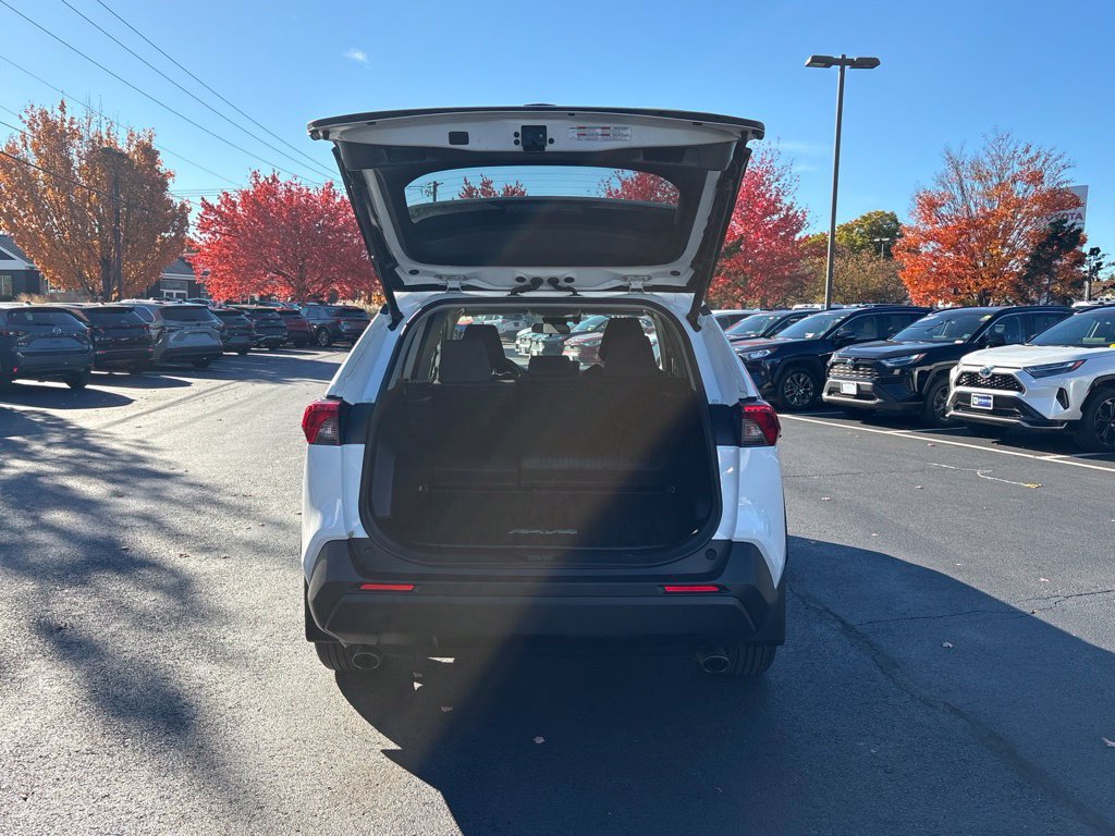Certified 2020 Toyota RAV4 XLE w/ Convenience Package AWD/4WD image 6