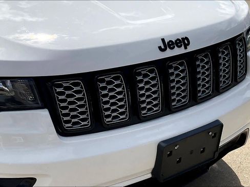 Used 2019 Jeep Grand Cherokee Altitude image 29