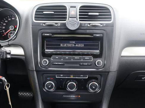 Used 2013 Volkswagen Golf 4-Door FWD image 32