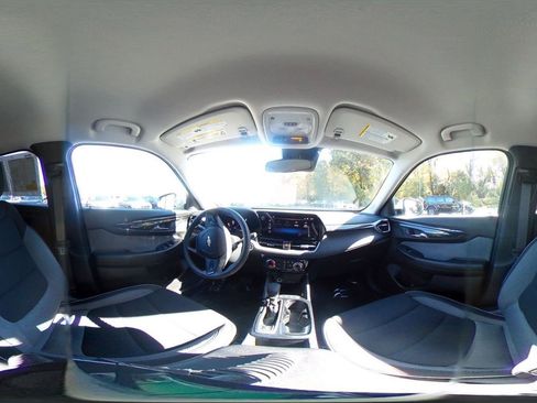 Used 2025 Chevrolet TrailBlazer LT image 38
