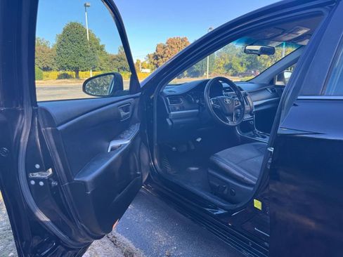 Used 2016 Toyota Camry SE FWD image 4