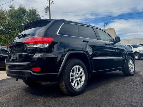 Used 2018 Jeep Grand Cherokee Laredo image 2