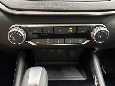 Used 2023 Nissan Altima 2.5 SV w/ SV Premium Package image 18