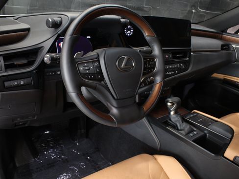 Used 2022 Lexus ES 300h Ultra Luxury w/ Accessory Package 2 FWD image 31